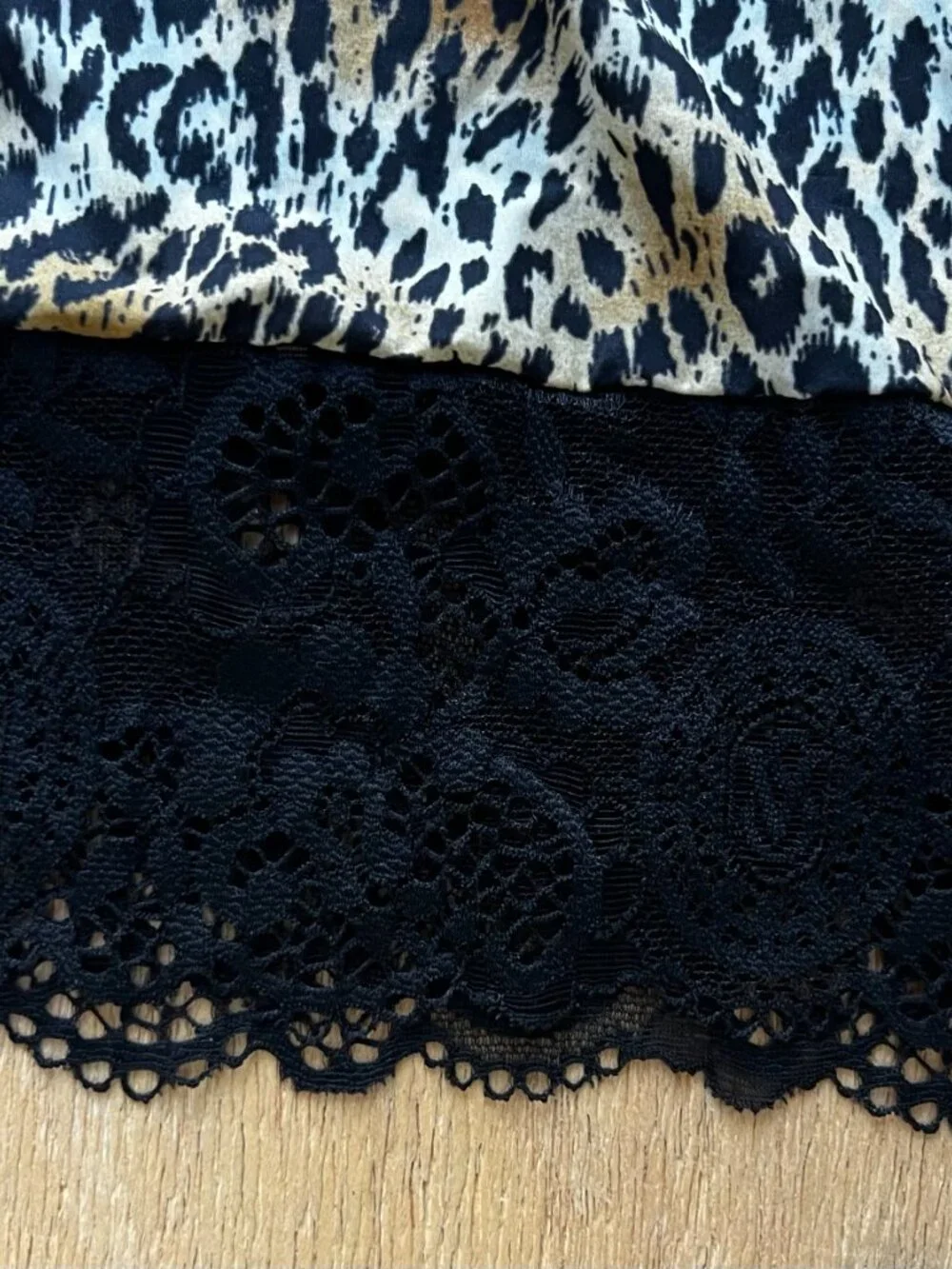 VICTORIA’S SECRET CHEETAH PRINT SILVER TAB PADDED SLIP Women’s sz 34B Black Lace